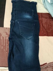 Frayed High-Waisted Jeans