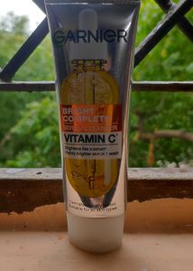Garnier Vitamin C Bright Complete Cleanser