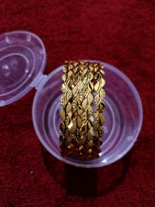 Beautiful Light Weight Four Piece Bangles 2.6