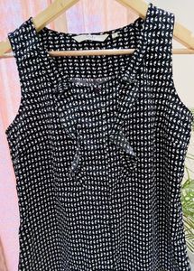 Chic Black &amp; White Sleeveless Top – Size L
