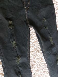 LEVIS RIPPED BOOTCUT JEANS🎀