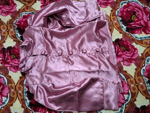Short Crop Top And Puff Sleeves Design