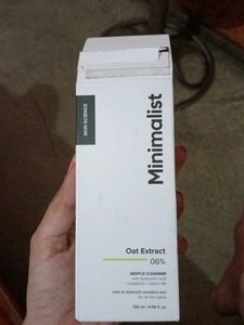 Minimalist Gentle Cleanser With Oat Extract AndHA
