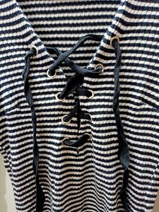Striped Deep-neck Sweatshirt/Top