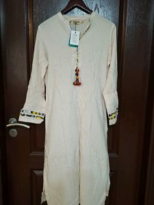 Kurti With Matching Earring