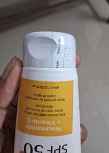 Niacinamide -vitamin C + E UV protection sunscreen