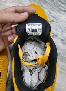 Bounce Yellow Running Shoes