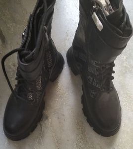 DKNY Brand new leather Black Boots