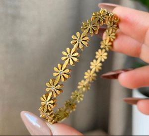 Flower Band Anti-tarnish Bangle Hinged Bracelet