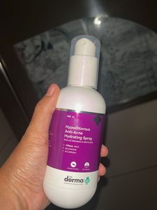 The Derma Co Hypochlorous Anti Acne Hydrating Spra