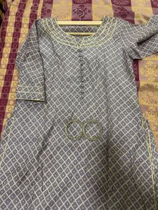Libas XL Purple Patterned Tunic Top With Navy Jean
