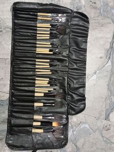 Make Up Brushes By 32 Items