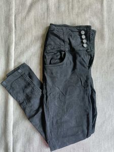 Black High-Waisted streachaby Skinny Jeans