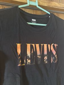 Levi's Graphic Tee