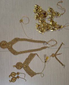 Bridle jewellery set with kalire