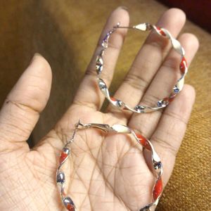 Twist of Glam – Red & Silver Hoop Earrings❤️🤍