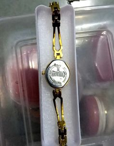 Elegant Gold-Tone Women&#39;s Watch by Royal