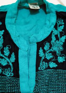 Very Beautiful Embroidery Kurta With Leggings