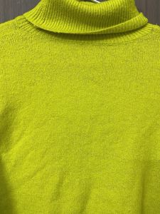 Vibrant Green Turtleneck Sweater for M &amp;