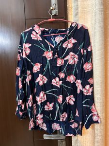 FLORAL TOP🌸