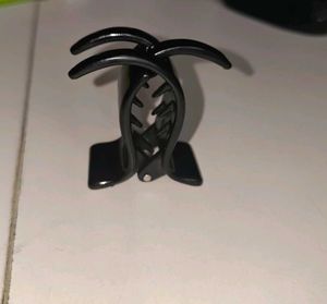 Black Hair Claw Clip