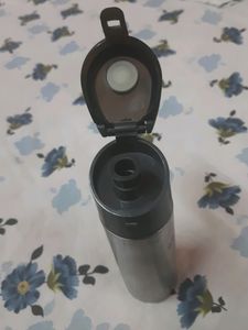 TWO THERMOS (MILTON)