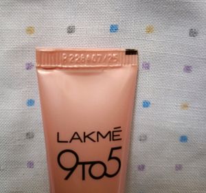 Laxme 9 to 5 foundation- Warm Natural W180
