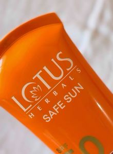 Lotus Herbals Safe Sun SPF 50