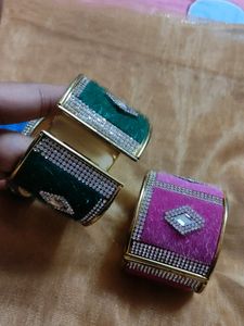 3 Diamond Studded Openable Bracelet