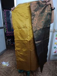 Golden with bottle green tissue silk saree ❤️