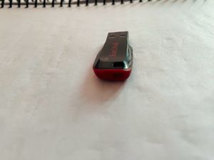 32 GB Sandisk Pendrive