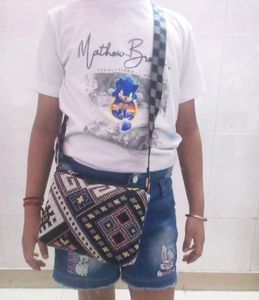 NEW NO USED SLING BAG FOR GIRLS AND KID&#39;S.