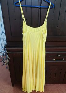 SAVANA YELLOW MIDI DRESS + FREE NUDE LIPSTICK✨💯