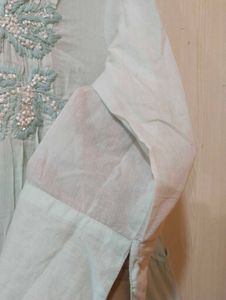 Trimmed Embroidered Top💙🌷