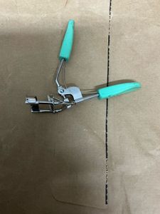 Eyelash curler