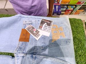 American Eagle Light Wash Denim Jeans