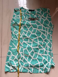 A Green Printed Casual Top
