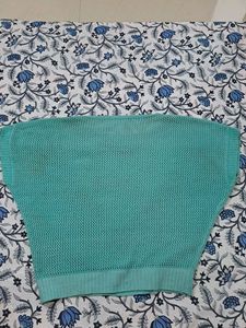 sea green top . It looks cute