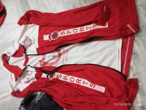 2 T-Shirts