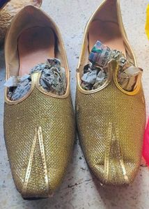 Embroidered Jutti