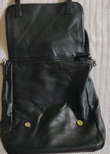 BLACK BAGPACK
