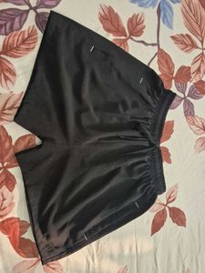black short L size , new but i lose its tag,
