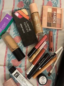MAKEUP SET 18 ITEMS INCLUDED