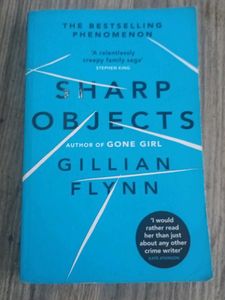 Sharp Objects by Gillian Flynn