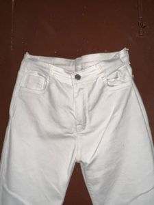 White straight leg jeans😍