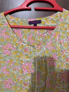 Srishti Women Kurta In Size S