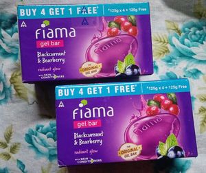 Fiama Blackcurrant & Bearberry Gel Bar