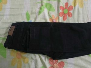 black jeans - it&#39;s brand new with a ripped style