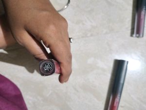 Huda Beauty Lipstick Long Lasting And Matte