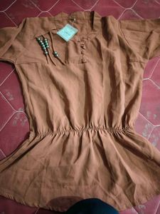 New top with tag